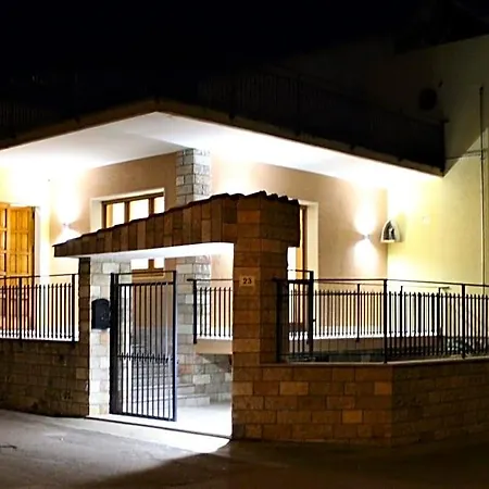 La Chiave Rossa Bed & Breakfast Tuglie