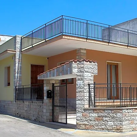 La Chiave Rossa Bed & Breakfast Tuglie